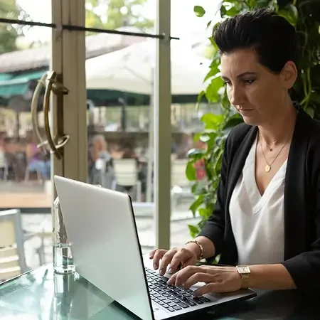 Empowering Hungarian Businesses Online